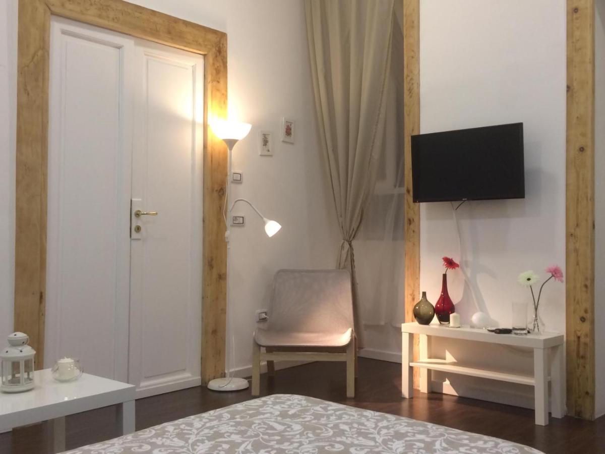 Piazza Carita' Centro Storico Apartment Наполи Екстериор снимка