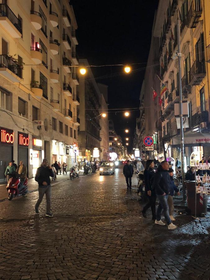 Piazza Carita' Centro Storico Apartment Наполи Екстериор снимка