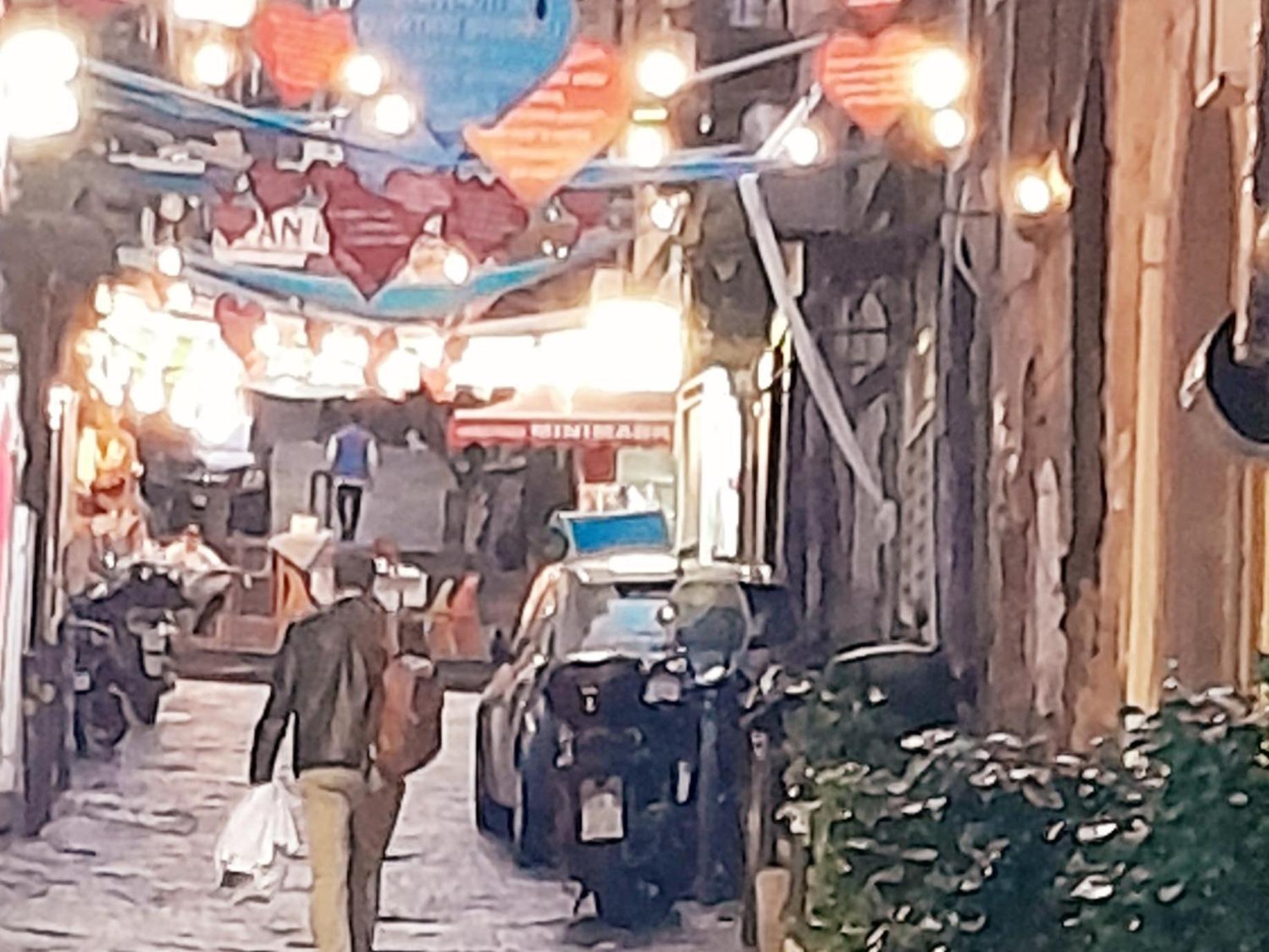 Piazza Carita' Centro Storico Apartment Наполи Екстериор снимка