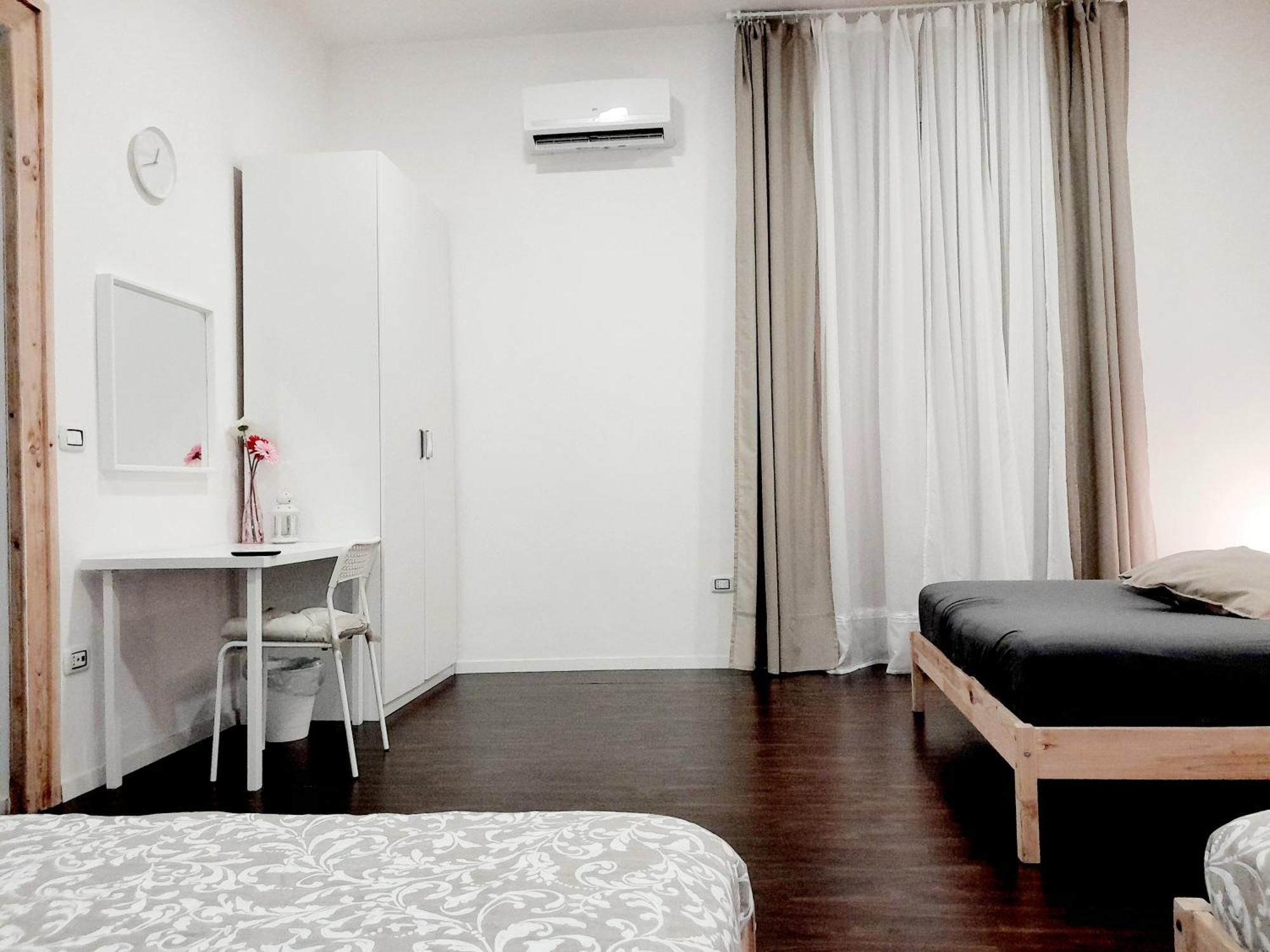 Piazza Carita' Centro Storico Apartment Наполи Стая снимка