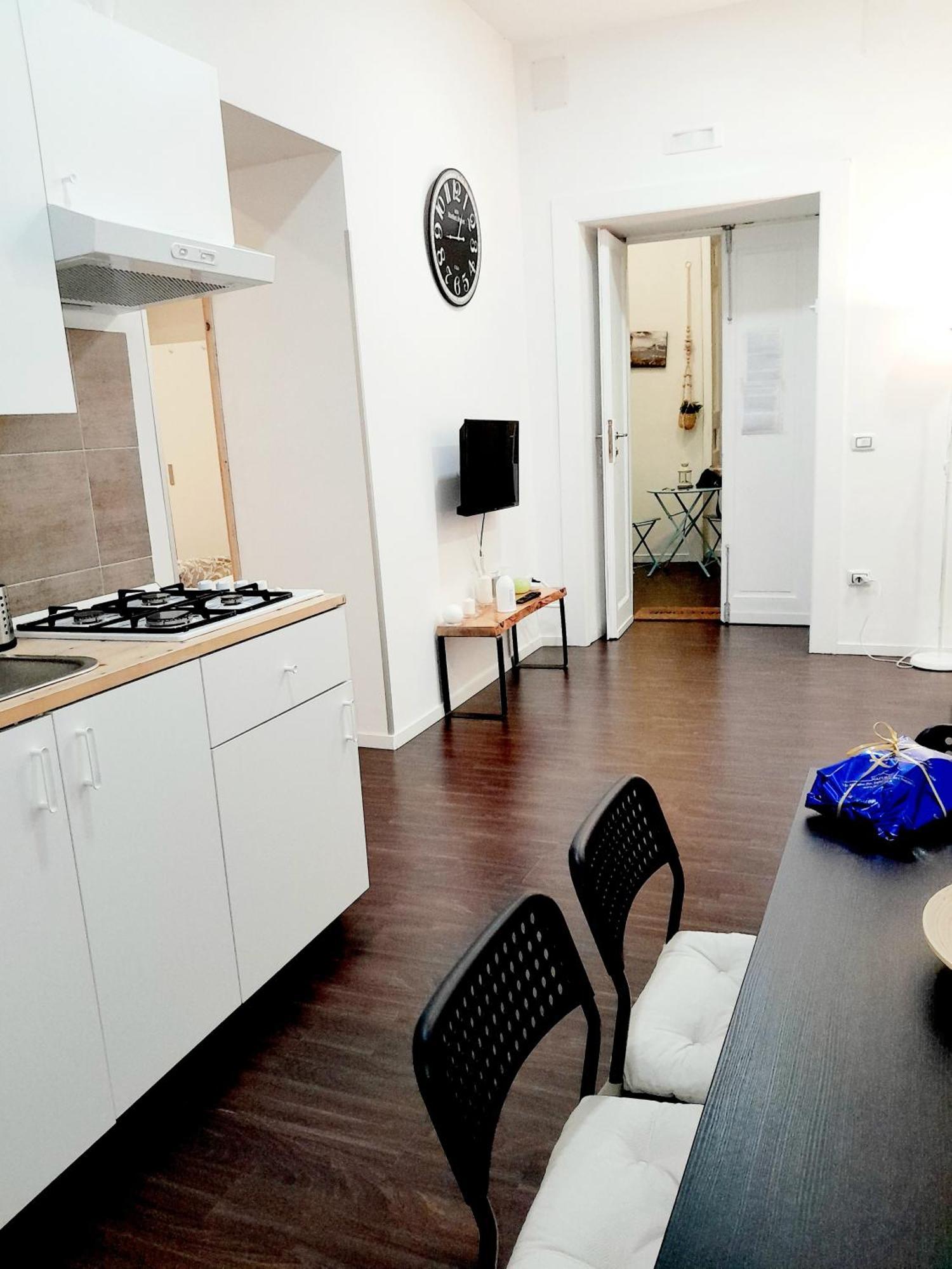 Piazza Carita' Centro Storico Apartment Наполи Стая снимка
