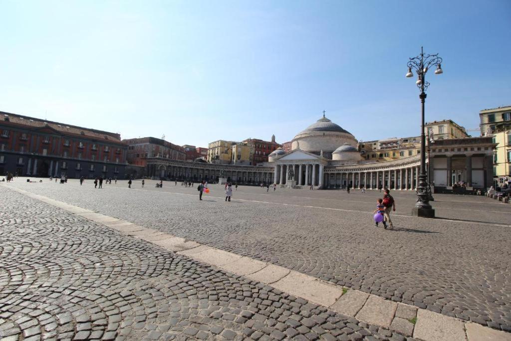 Piazza Carita' Centro Storico Apartment Наполи Екстериор снимка