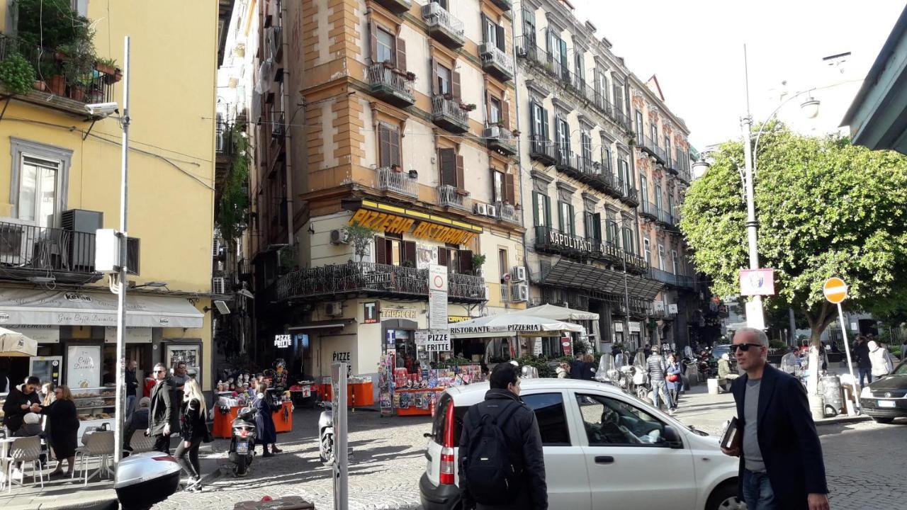 Piazza Carita' Centro Storico Apartment Наполи Екстериор снимка