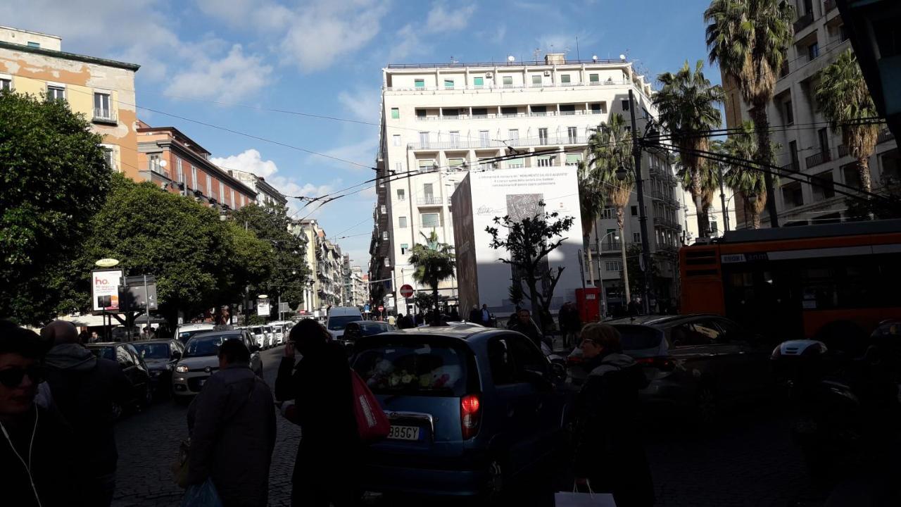 Piazza Carita' Centro Storico Apartment Наполи Екстериор снимка