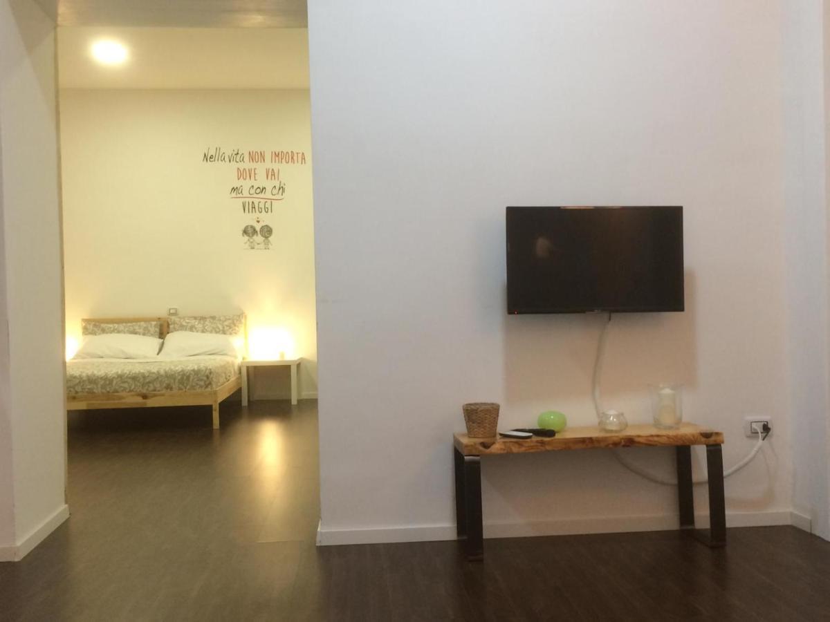 Piazza Carita' Centro Storico Apartment Наполи Екстериор снимка