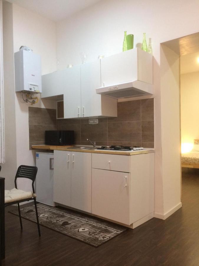 Piazza Carita' Centro Storico Apartment Наполи Екстериор снимка