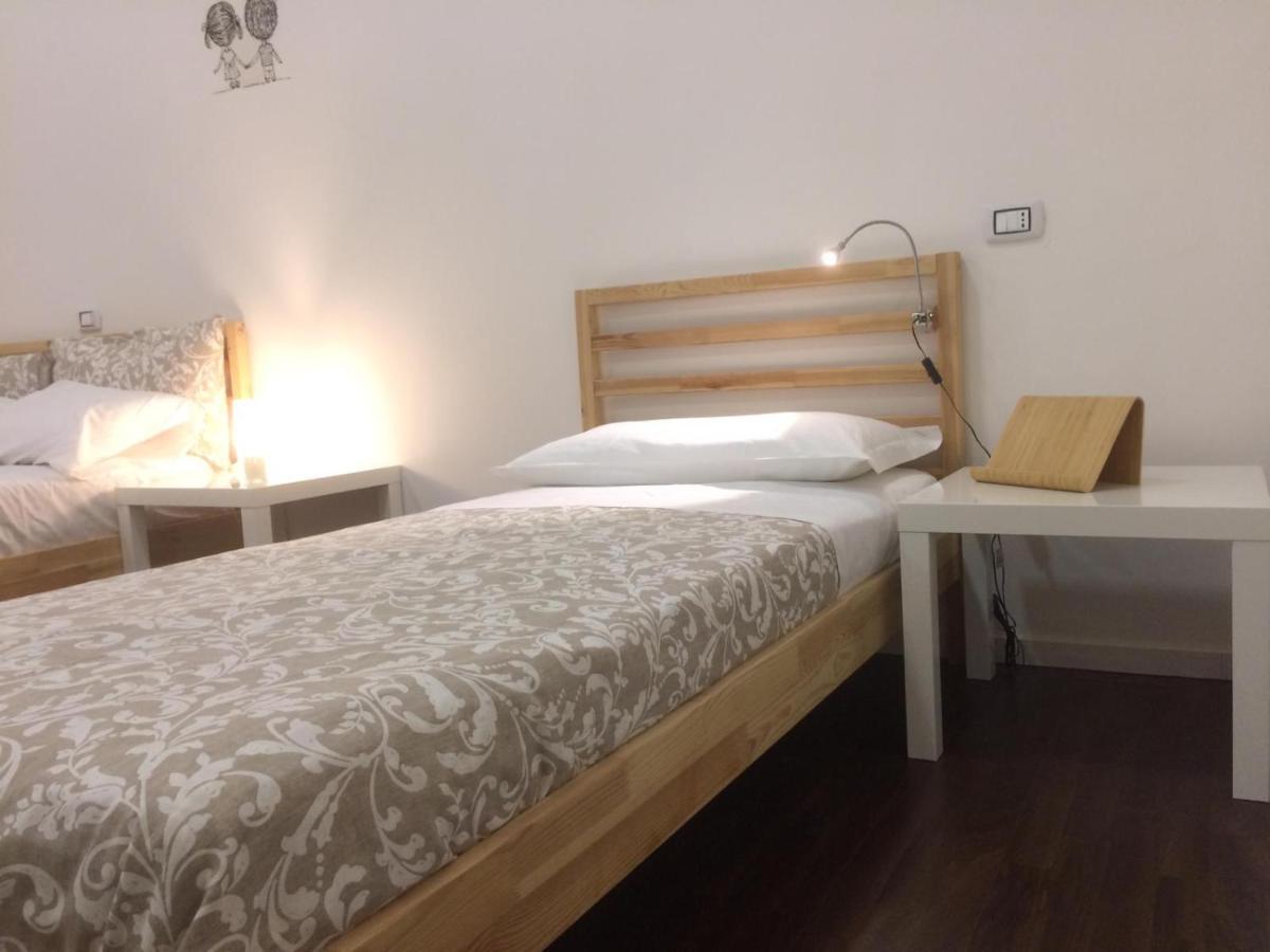 Piazza Carita' Centro Storico Apartment Наполи Екстериор снимка