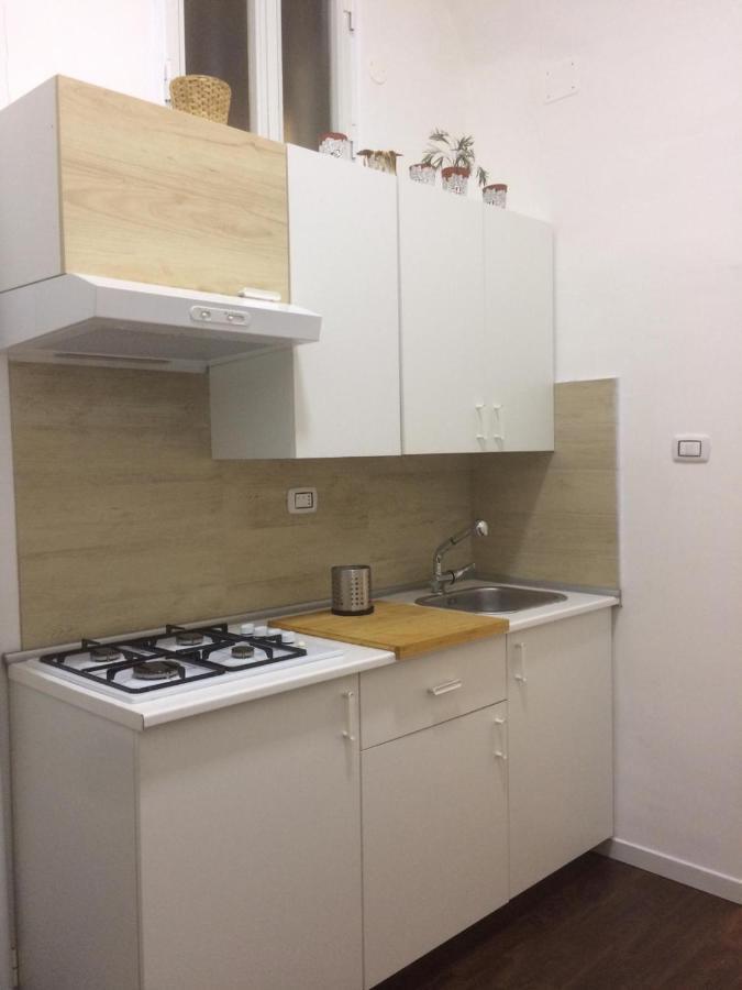 Piazza Carita' Centro Storico Apartment Наполи Екстериор снимка